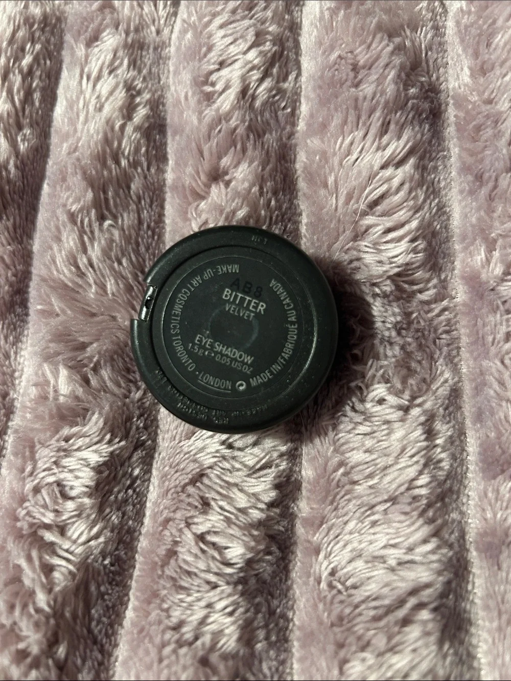 MAC Cosmetics Velvet Eyeshadow Single - Bitter